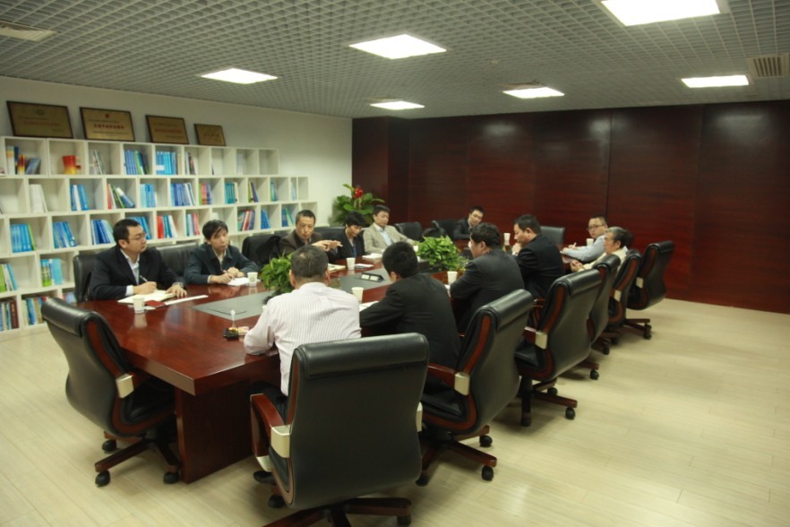 鎮(zhèn)江經(jīng)信委、開發(fā)區(qū)管委會(huì)一行到訪促進(jìn)中心
