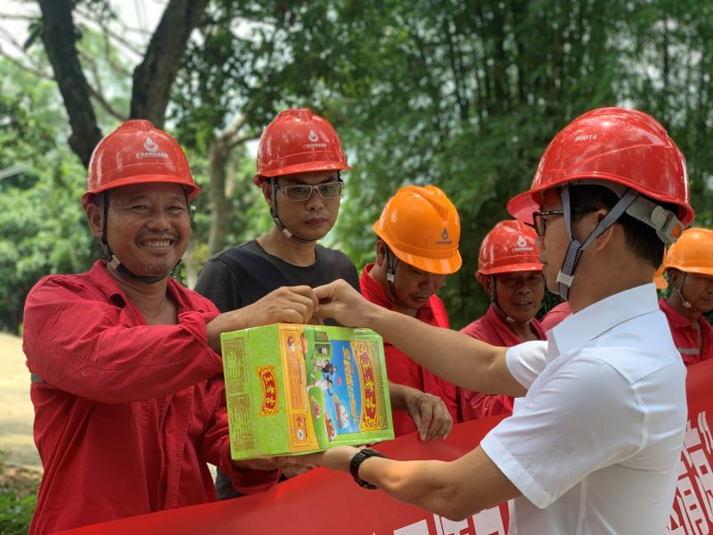 南方電網(wǎng)廣西新電力集團(tuán)博白供電局夏送清涼鼓干勁，情系一線保供電