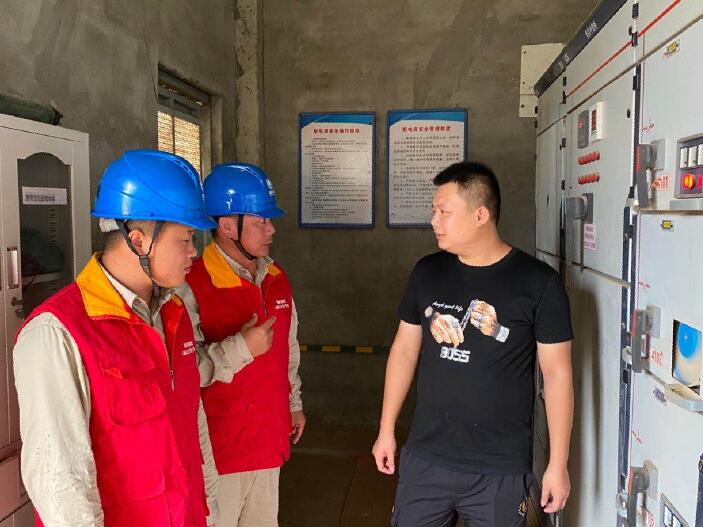 國網(wǎng)霞浦供電公司:貼心“電管家” 保障企業(yè)生產(chǎn)用電無憂