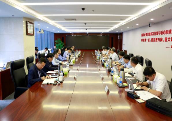 錢智民會(huì)見鞍鋼集團(tuán)董事長、黨委書記譚成旭