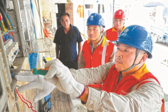 國網(wǎng)安徽電力:抗洪保電 安全為先