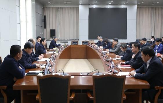 鄧建玲與唐山市委副書記、市長丁繡峰會談