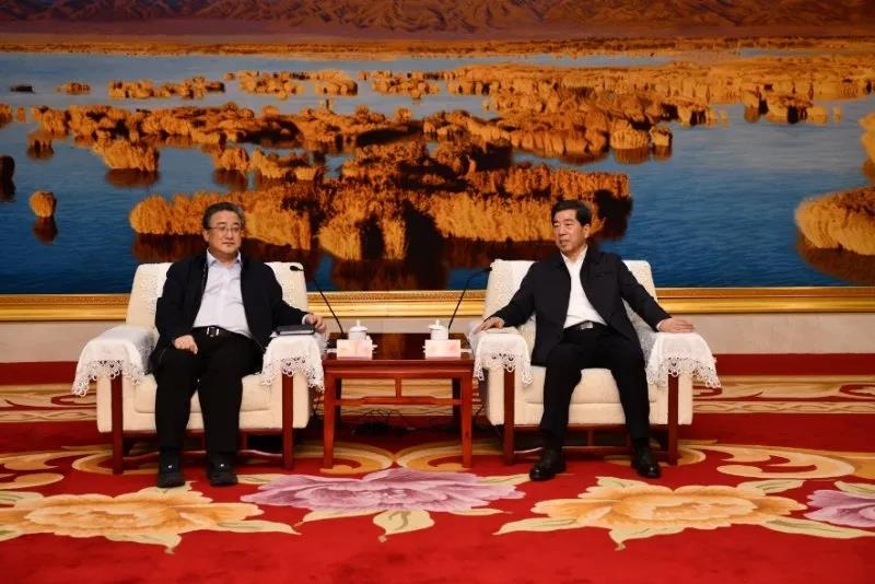 中核集團黨組書記、董事長余劍鋒與寧夏黨委書記陳潤兒會談