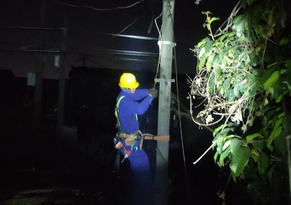 國網(wǎng)余姚市供電公司:夜間排查薄弱環(huán)節(jié),保障電網(wǎng)安全運行