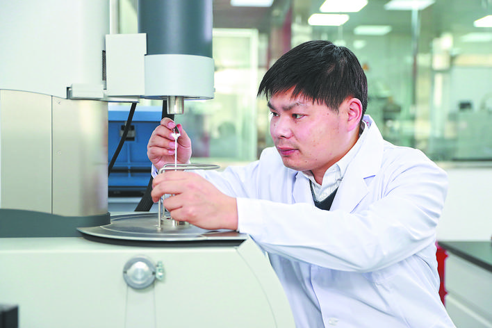 【國家電網(wǎng)公司特等勞?！繌埣褢c