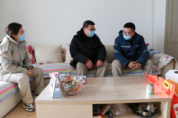 大唐長(zhǎng)山熱電廠開展春節(jié)期間關(guān)心關(guān)愛勞動(dòng)模范活動(dòng)