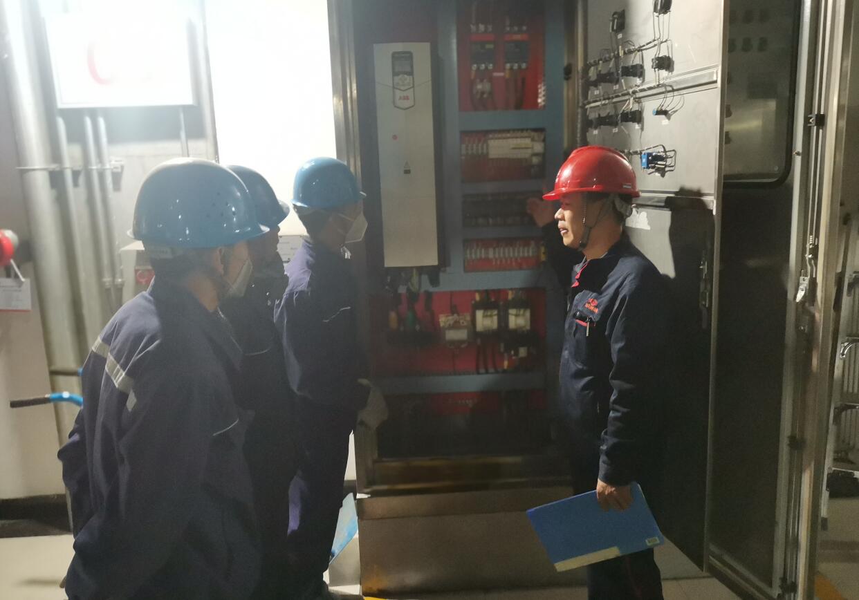 就地過(guò)年心中暖，春節(jié)在崗你最美