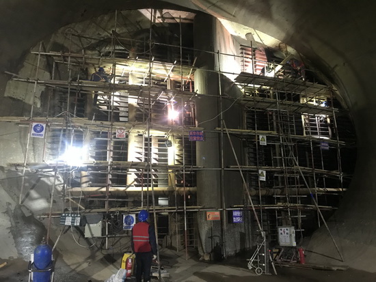 國網(wǎng)劉家峽水電廠7、8號機組進水口攔污柵補焊打磨修復(fù)順利完成