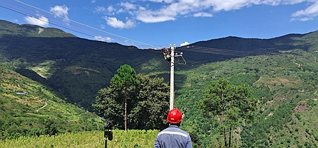 鳳慶供電局新華供電所供電火力全開，助力當(dāng)?shù)乜緹煯a(chǎn)業(yè) 穩(wěn)定發(fā)展