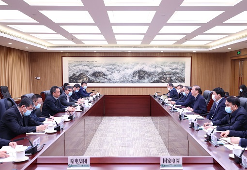 辛保安、張智剛與哈電集團(tuán)董事長(zhǎng)曹志安、總經(jīng)理吳偉章會(huì)談