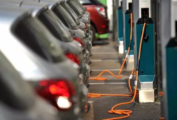 油價漲怕了，電動車主也笑不出