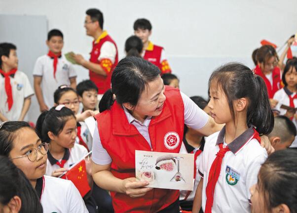 浙江永嘉縣紅十三愛(ài)心社25年，幫助4630名貧困學(xué)生
