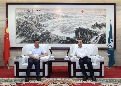 國家電網(wǎng)有限公司董事長、黨組書記辛保安與東方電氣集團(tuán)董事長俞培根會談