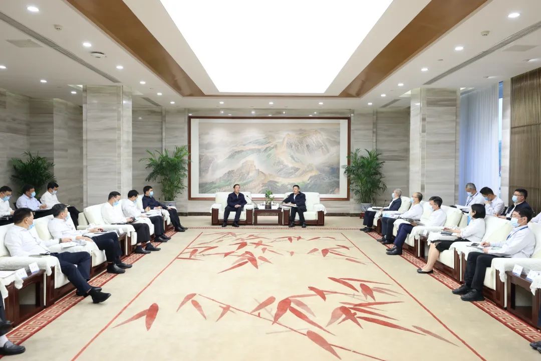 國(guó)家電網(wǎng)公司董事長(zhǎng)、黨組書辛保安與東方電氣集團(tuán)董事長(zhǎng)俞培根、總經(jīng)理徐鵬會(huì)談