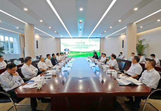 丁焰章與東方電氣黨組書記、董事長(zhǎng)俞培根會(huì)談并見證雙方簽署戰(zhàn)略合作協(xié)議