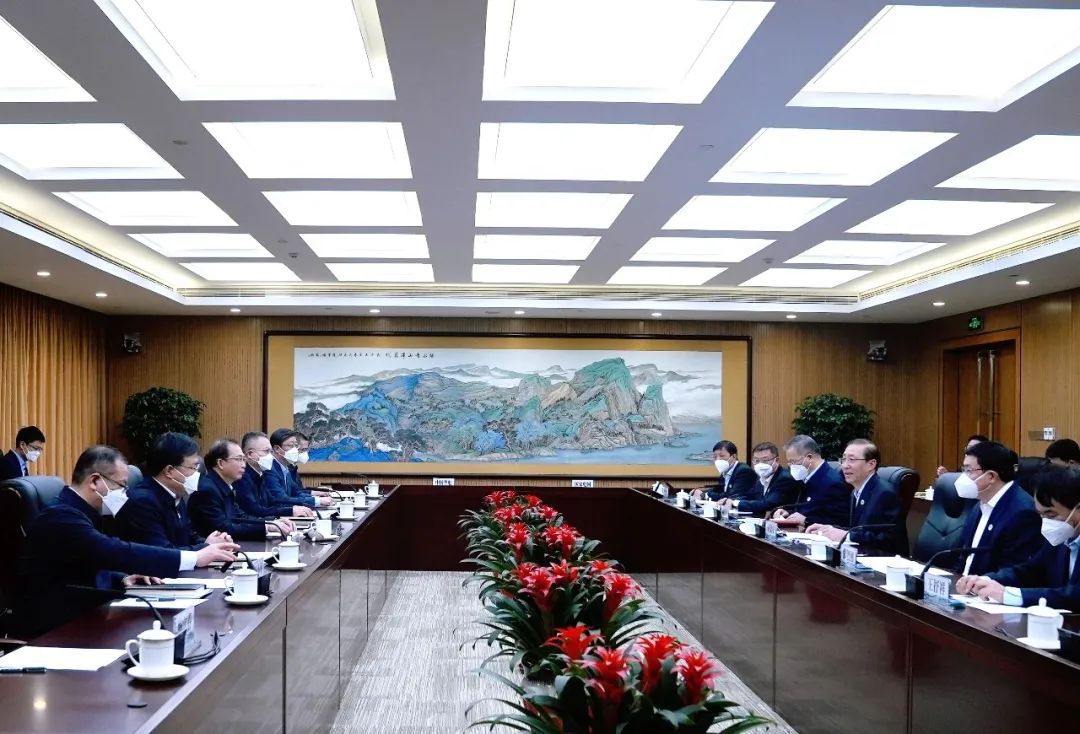 華電集團董事長江毅、總經(jīng)理葉向東與國家電網(wǎng)董事長辛保安、總經(jīng)理張智剛舉行會談
