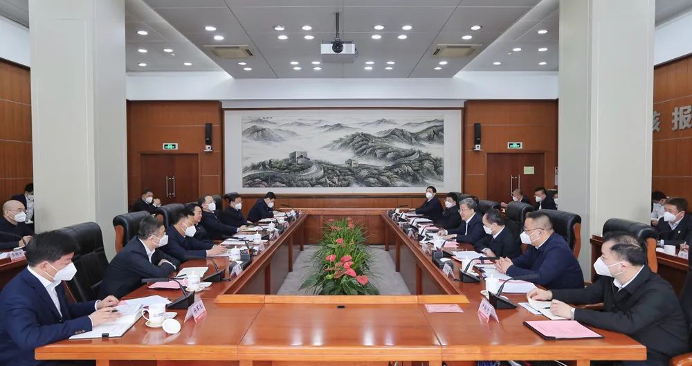 中核集團(tuán)黨組書記、董事長(zhǎng)余劍鋒與遼寧省委書記郝鵬、省長(zhǎng)李樂成會(huì)談