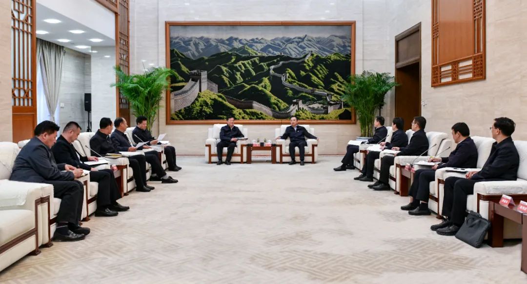 大唐集團(tuán)黨組書記、董事長鄒磊與青海省海南州委書記呂剛、州長尕瑪朋措會談
