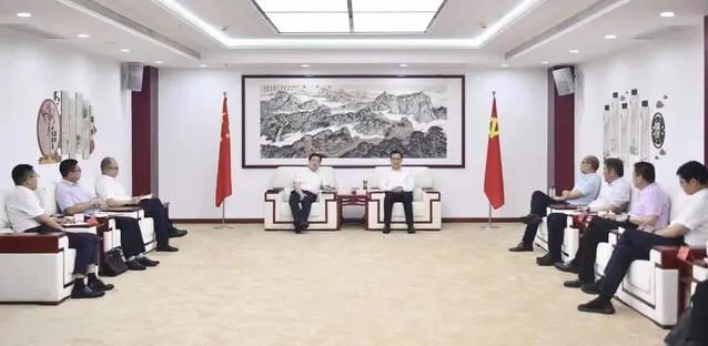 漯河市委書記秦保強、市長黃鈁會見中國電建華中區(qū)總部黨委書記、總經(jīng)理蹇尚友一行