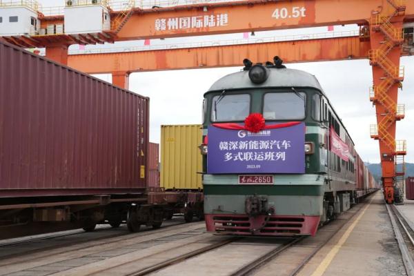 國產(chǎn)新能源汽車，坐火車“出海”!
