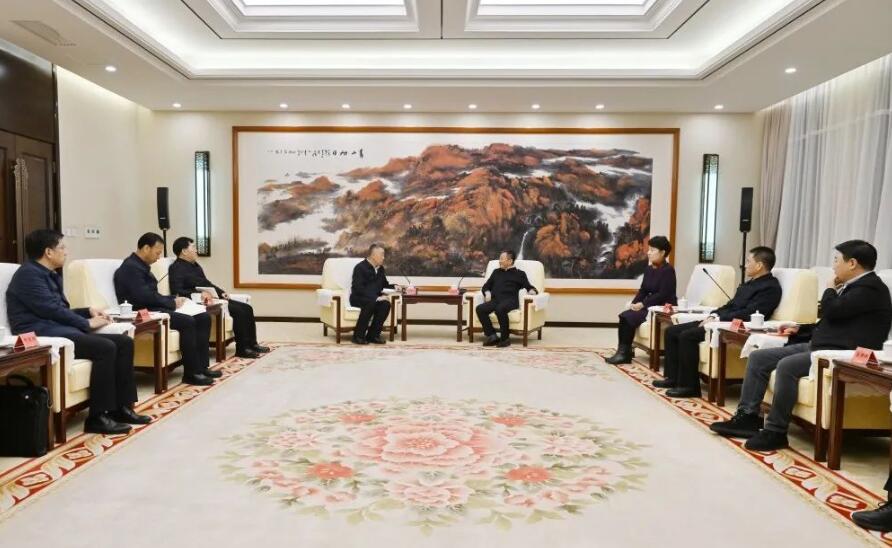 三峽集團(tuán)董事長(zhǎng)、黨組書(shū)記雷鳴山拜會(huì)內(nèi)蒙古自治區(qū)黨委書(shū)記孫紹騁、自治區(qū)主席王莉霞