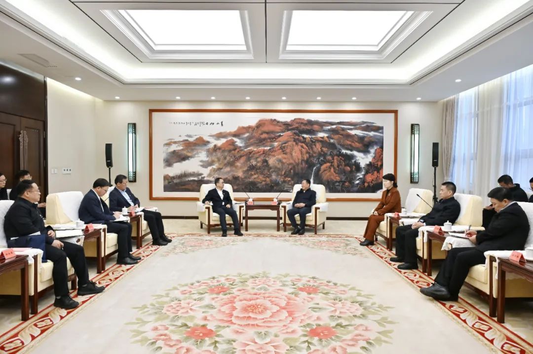 中國(guó)大唐集團(tuán)有限公司董事長(zhǎng)鄒磊拜會(huì)內(nèi)蒙古自治區(qū)黨委書記孫紹騁、自治區(qū)主席王莉霞