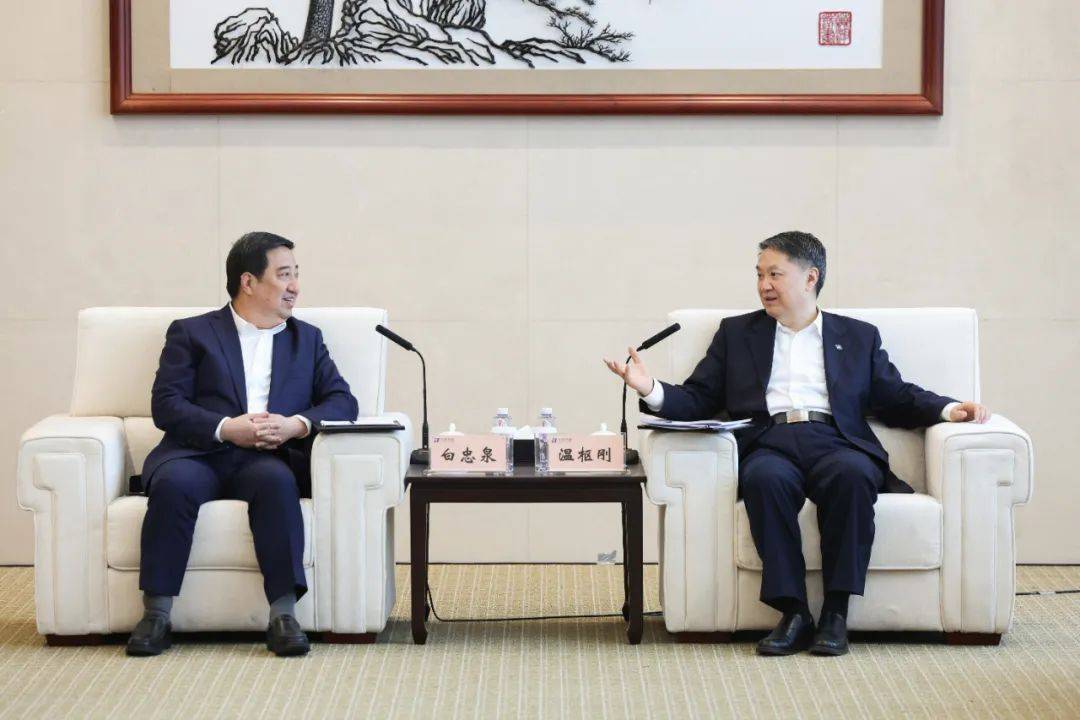 中國(guó)電氣裝備董事長(zhǎng)白忠泉、總經(jīng)理周群拜訪中國(guó)華能董事長(zhǎng)溫樞剛