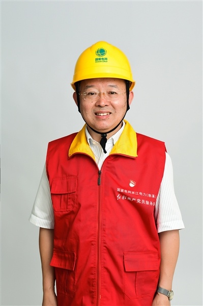 全國人大代表、國網(wǎng)浙江慈溪市供電公司客服中心社區(qū)經(jīng)理錢海軍——讓訴訟服務(wù)之光照亮千家萬戶