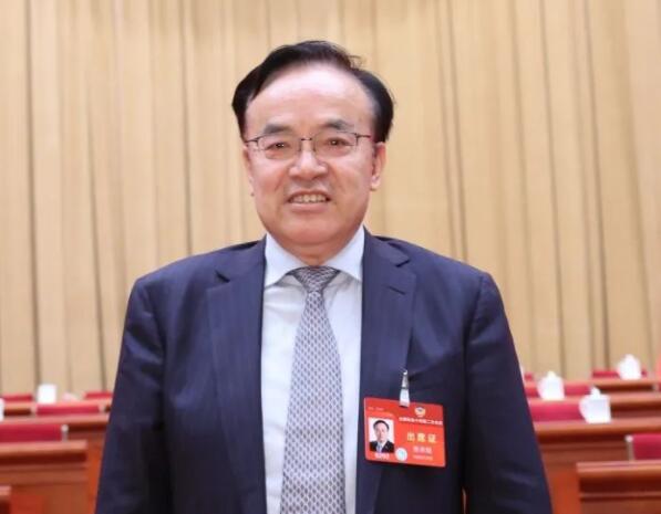 全國(guó)政協(xié)常委張來(lái)斌：系統(tǒng)思維引領(lǐng)能源轉(zhuǎn)型與安全，確保“雙碳”目標(biāo)順利實(shí)現(xiàn)