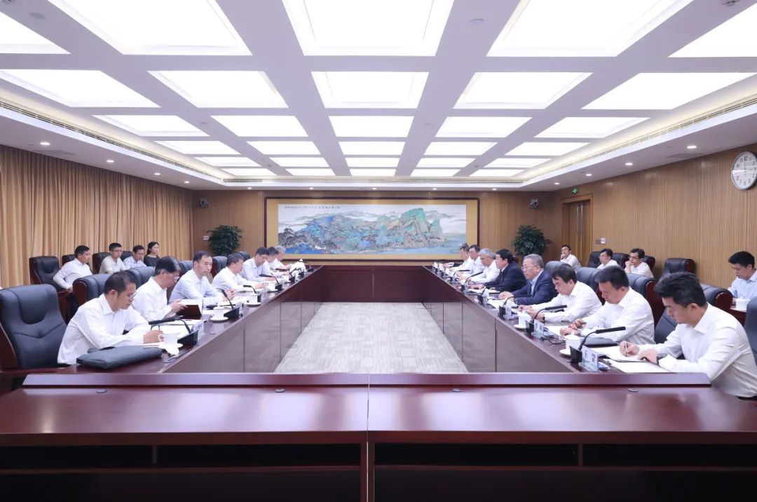 國家能源局黨組書記、局長章建華赴國家電網(wǎng)公司調(diào)研迎峰度夏電力保供工作