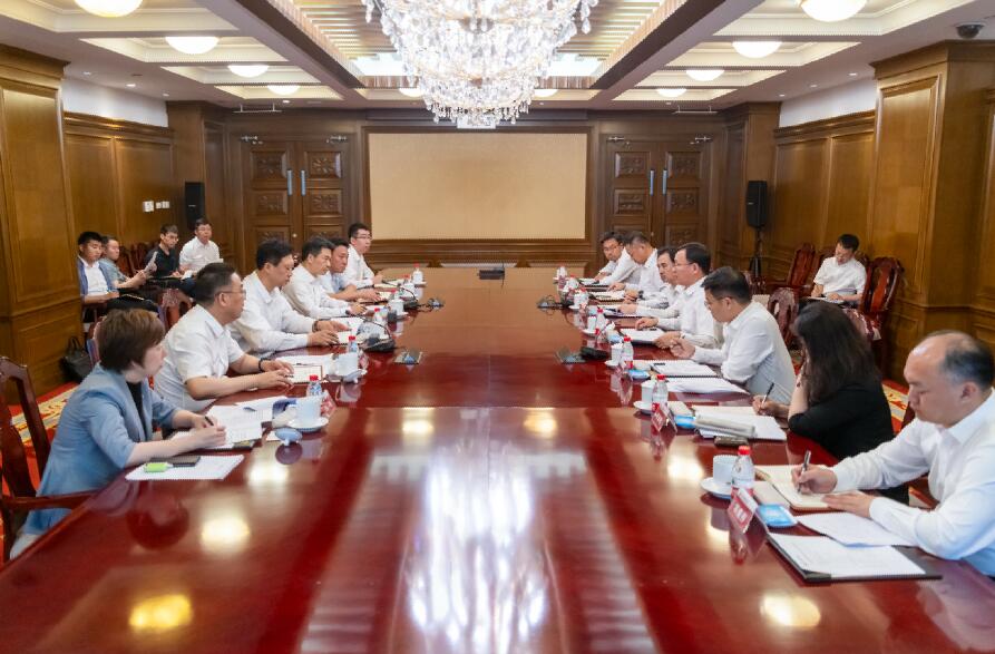 大唐集團總經(jīng)理、黨組副書記張傳江與阜新市委書記胡濤、市長周鵬舉會談