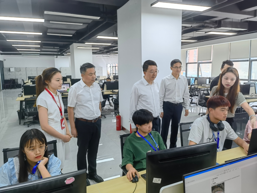 王昕偉赴重慶市奉節(jié)縣、巫山縣調(diào)研定點幫扶工作