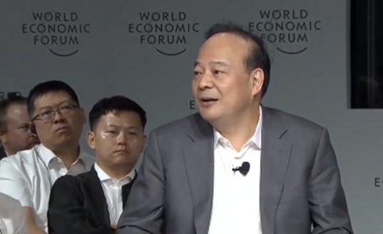 寧德時(shí)代董事長(zhǎng)曾毓群回應(yīng)“卷王”標(biāo)簽，強(qiáng)調(diào)價(jià)值競(jìng)爭(zhēng)與創(chuàng)新