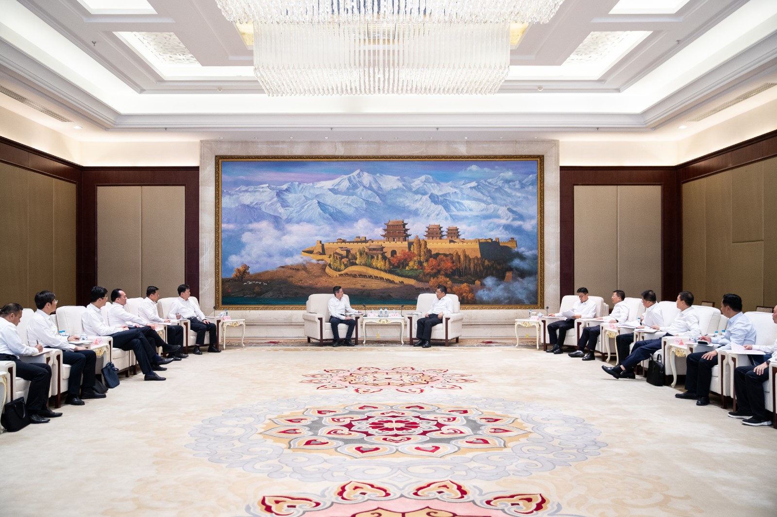 國(guó)家能源集團(tuán)總經(jīng)理、黨組副書記余兵拜會(huì)甘肅省省長(zhǎng)任振鶴并出席蘭洽會(huì)