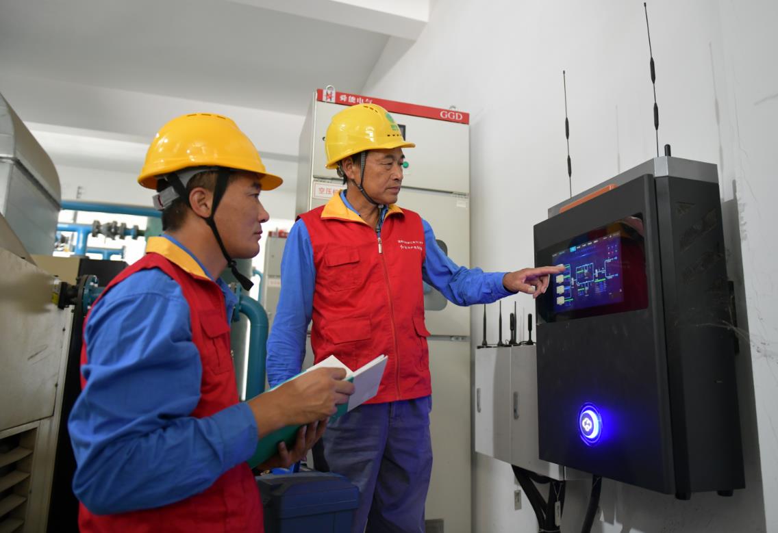 國網(wǎng)余姚市供電公司:服務(wù)企業(yè)“零距離” 迎峰度夏保安全