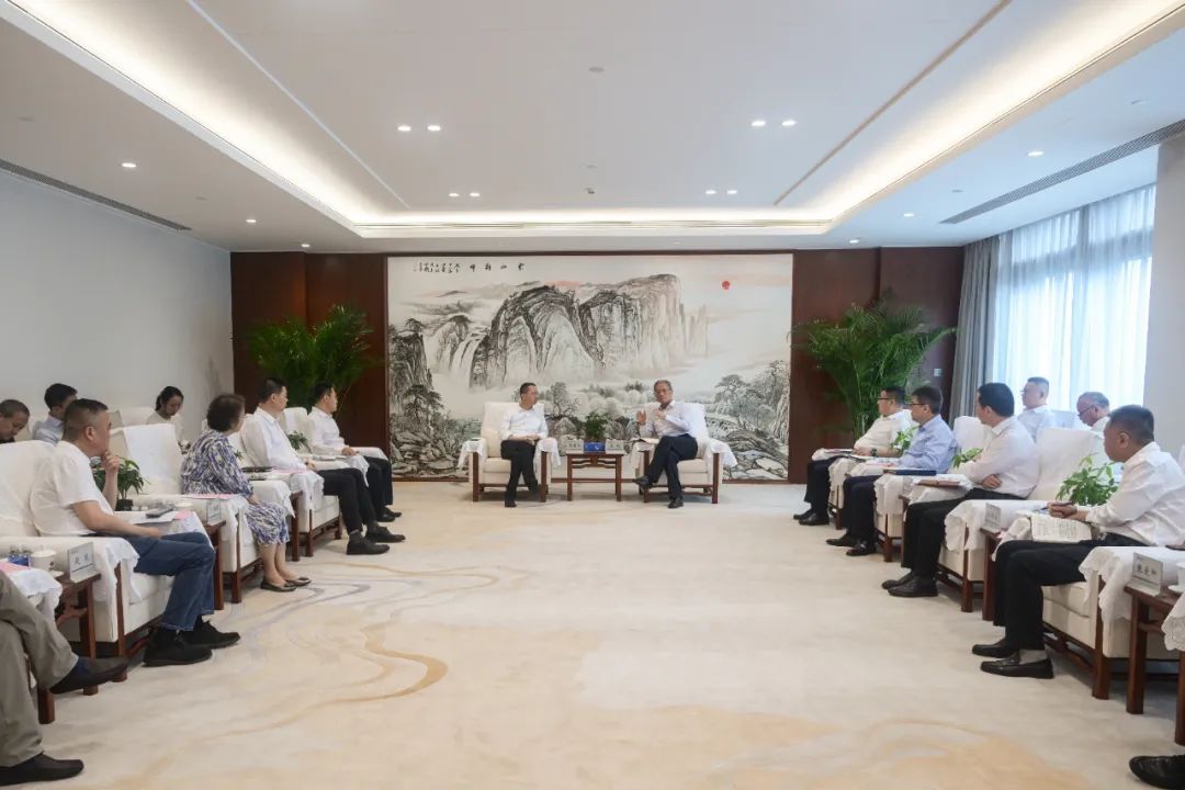 中國電建黨委副書記、總經理王斌與北京市海淀區(qū)區(qū)長李俊杰會談