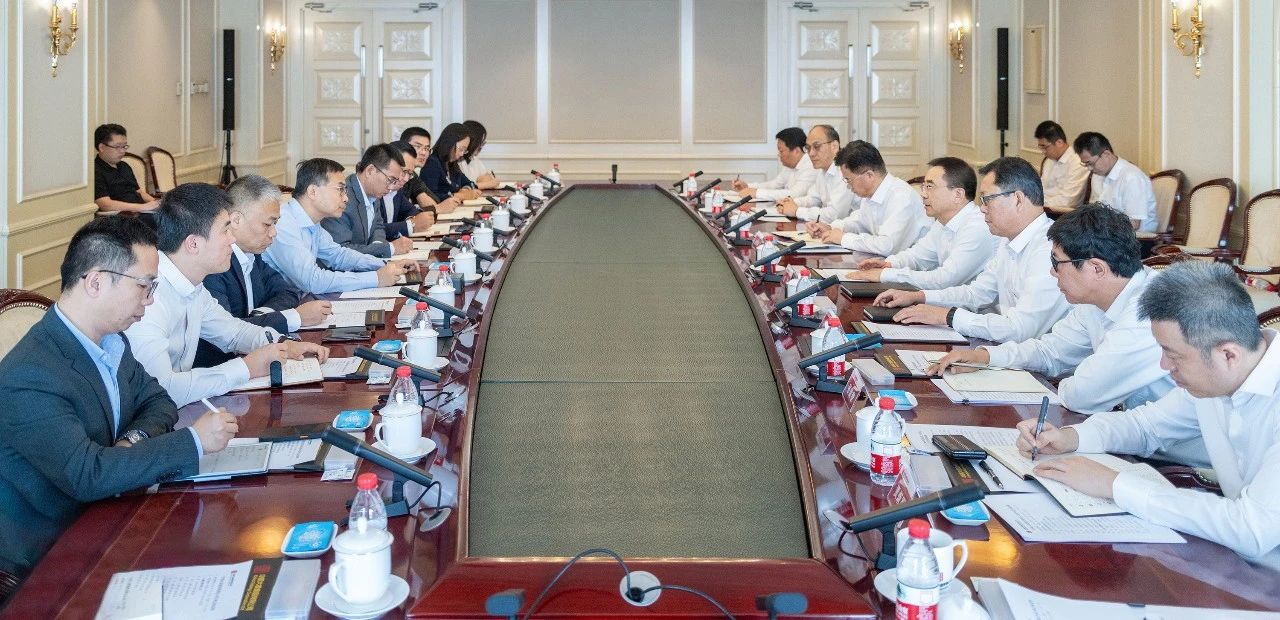 大唐集團(tuán)黨組書記、董事長鄒磊與遠(yuǎn)景科技集團(tuán)董事長張雷會談