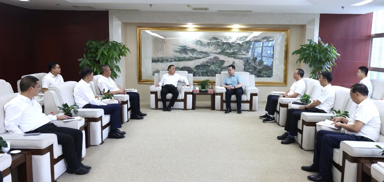 大唐四川公司黨委書記、董事長(zhǎng)梁華與中建八局西南分公司黨委書記、董事長(zhǎng)李彪會(huì)談