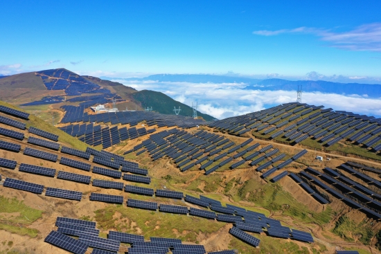 云南昭通羊窩頭、八棵樹光伏項目135兆瓦全容量并網發(fā)電