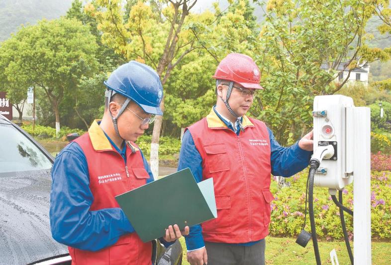 陳鳴：“空心村”變“開(kāi)心村”，供電服務(wù)總相伴