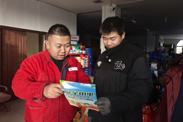 內(nèi)蒙古電力集團(tuán)烏海千里山供電公司蒙電愛心光明行，用電無憂進(jìn)社區(qū)