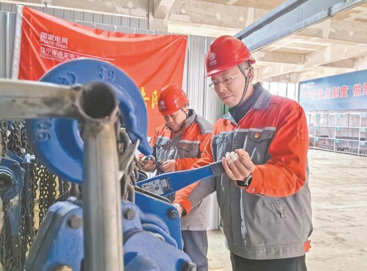 李俊鵬：走南闖北建電網(wǎng)，施工細(xì)節(jié)見真章