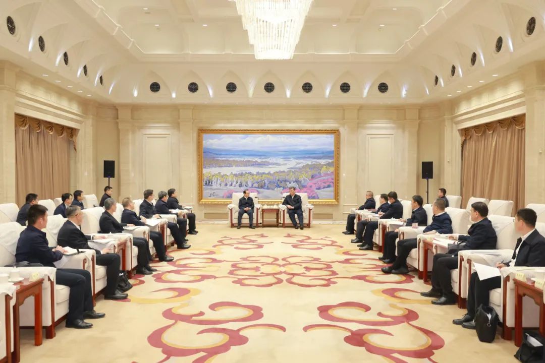 華電集團黨組書記、董事長江毅與新疆維吾爾自治區(qū)主要領(lǐng)導(dǎo)舉行會談