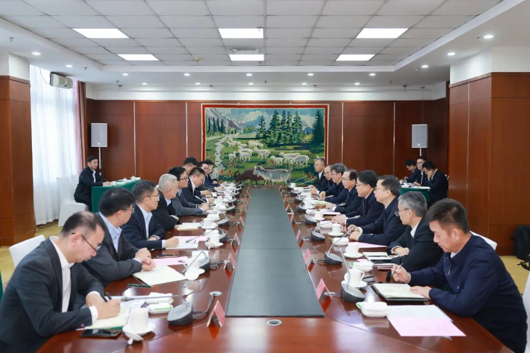 華電集團黨組書記、董事長江毅與上海電氣黨委書記、董事長吳磊舉行會談