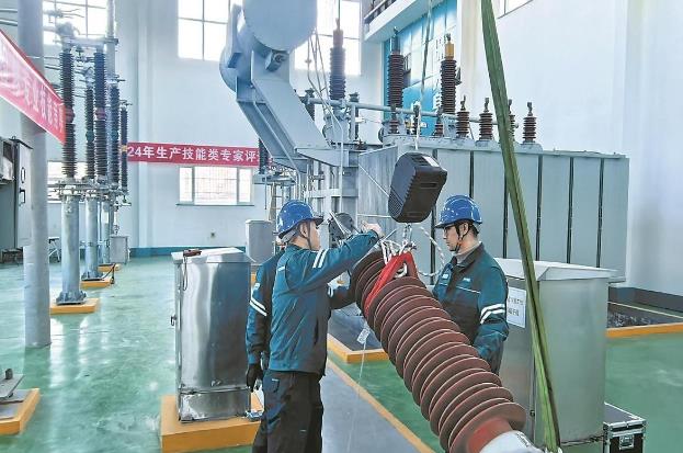 山西晉城供電研制組合器具，變壓器高壓套管吊裝無須登高