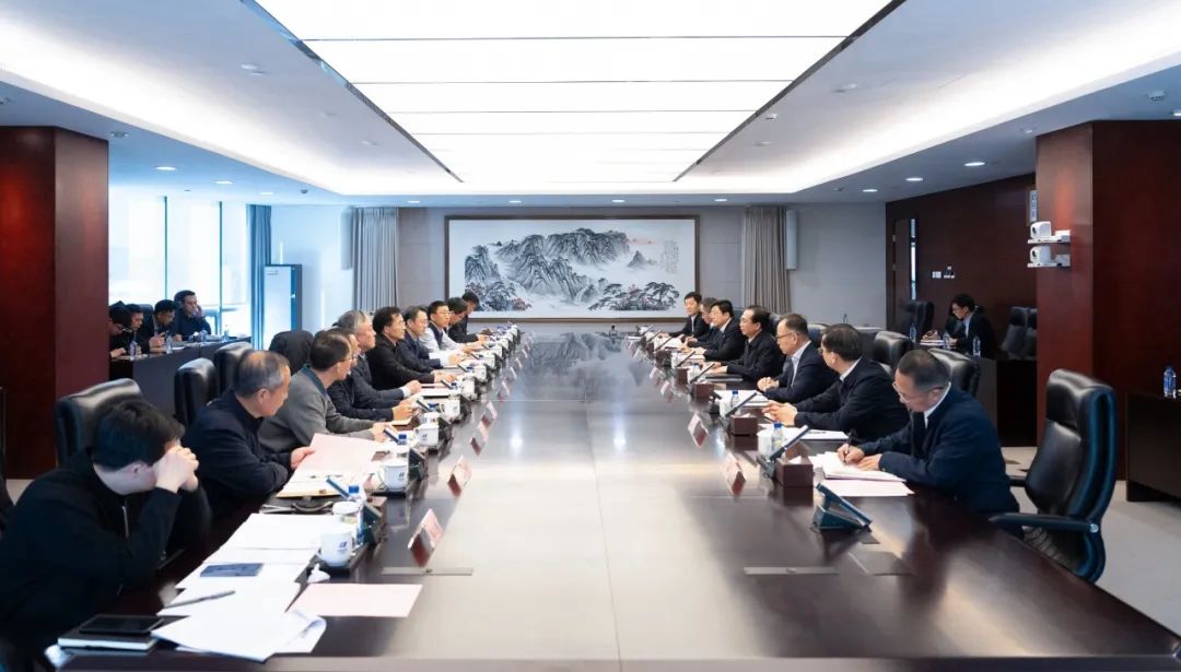 華電集團(tuán)董事長、黨組書記江毅與北京市政府黨組成員、副市長文獻(xiàn)舉行會談