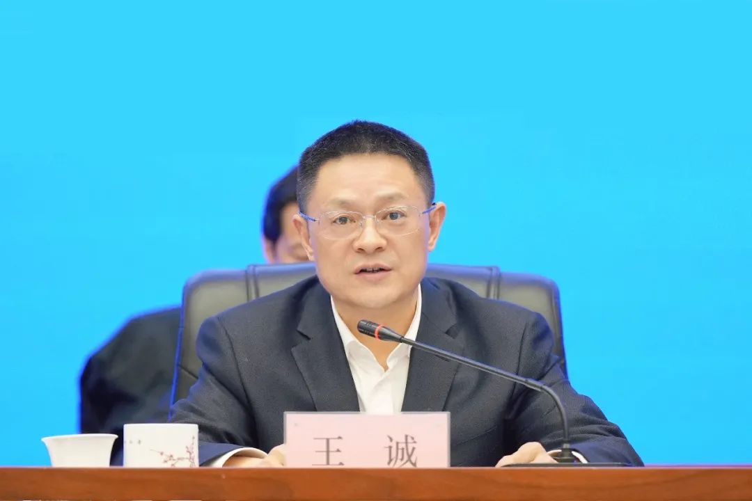 這一新成立能源集團，董事長、總經(jīng)理亮相