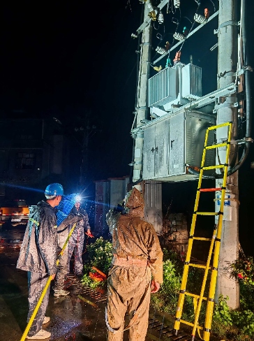 湖北通城：驚雷過(guò)后，150戶停電無(wú)訴求